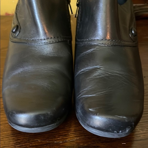 Clarks Black Leather Loafers - Picture 11 of 11